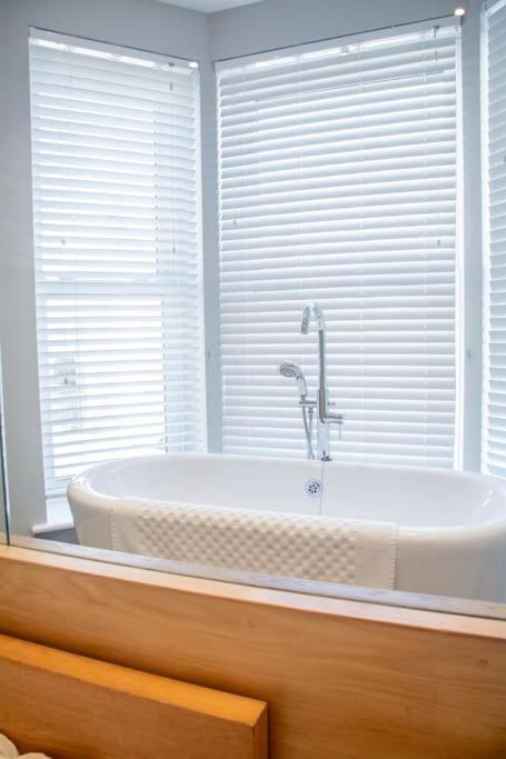 Edge14- Spacious, Stylish And Near The Beach! Ньюкі Екстер'єр фото