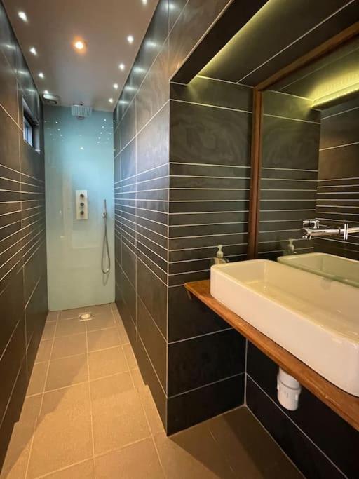 Edge14- Spacious, Stylish And Near The Beach! Ньюкі Екстер'єр фото