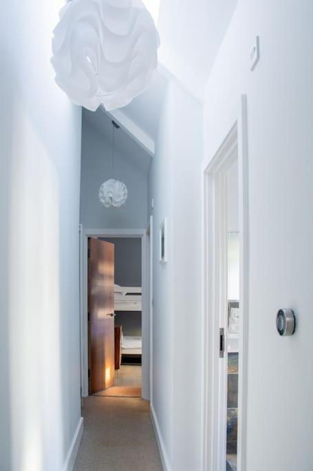 Edge14- Spacious, Stylish And Near The Beach! Ньюкі Екстер'єр фото